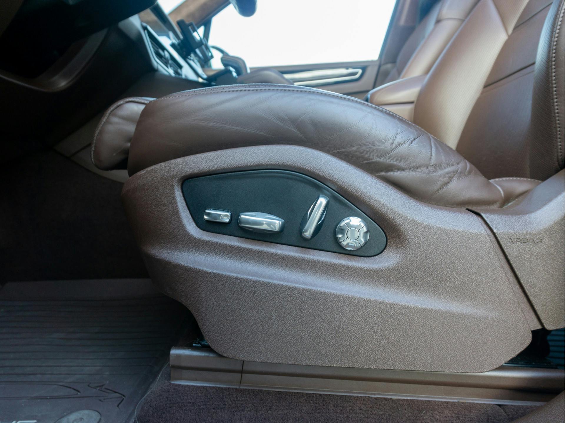 Porsche Cayenne 3.0 E-Hybrid | Bose | Panorama | Chrono | Luchtvering